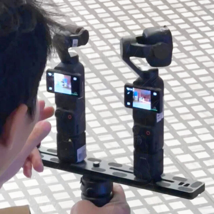 Ugyanez a két, még ki nem adott Osmo Pocket kamera nyilvános tesztelés alatt áll. (Kép forrása: Igor Bogdanov)