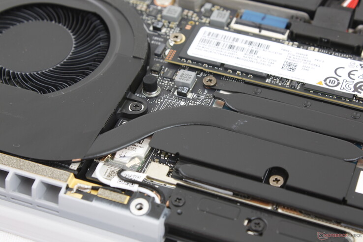 Nem eltávolítható WLAN modul a réz hőcső alatt