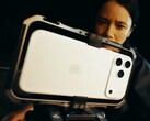 Az iPhone 17 Pro Max 48 megapixeles telefotó kamerája 56%-kal nagyobb érzékelővel rendelkezik (Kép forrása: Apple)