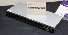 A QNAP új QSW-M7230-2X4F24T. (Kép forrása: Andreas Sebayang/Notebookcheck.com)