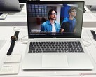 A Tecno Megabook S16 súlya 2,9 font, ami elég könnyű egy 16 hüvelykes notebook (Kép forrása: Alexander Fagot, Notebookcheck)