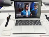 A Tecno Megabook S16 súlya 2,9 font, ami elég könnyű egy 16 hüvelykes notebook (Kép forrása: Alexander Fagot, Notebookcheck)