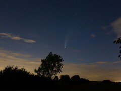 A Neowise üstököst ábrázoló kép. (Kép forrása: TheOtherKev - Pixabay)