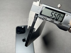 A Galaxy S26 Edge állítólagos műegysége, amelyet digitális mérőkalauz segítségével mértek. (Kép forrása: OnLeaks on X)