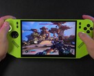 Borderlands 4 játékmenet az MSI Claw 8 AI kéziszámítógépen, amely AMD Ryzen Z2 Extreme processzorral működik, első személyű nézet egy puskával, amely egy szabadtéri környezetre irányul (Kép forrása: ETA PRIME via YouTube)