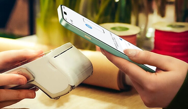 Mondanom sem kell, hogy az okostelefon támogatja az NFC-t (Kép forrása: Huawei)