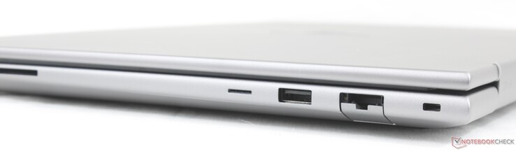 Rendben: USB-A (5 Gbps), RJ-45 (1 Gbps), Nano Security lock foglalat, SD kártyaolvasó, Nano SIM foglalat (opcionális)
