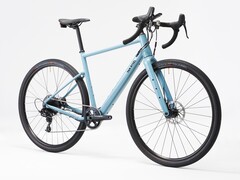 A továbbfejlesztett Van Rysel E-GRVL AF HD (a képen) egy 12 sebességes e-bike (Kép forrása: Decathlon)