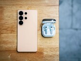A képen látható Samsung Galaxy S26 Ultra utódja új kameramodult kap.