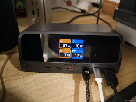 A MOKiN 13 az 1-ben USB-C dokkolóállomás kimeneti rácsa