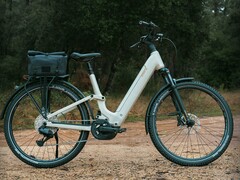 A BH Atom+ NX SUV e-bike Bosch Performance Line CX motorral van felszerelve