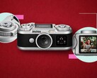 A Fujifilm Instax Pal 2 digitális fényképezőgép fizikai vezérlőgombokkal és retro kialakítással rendelkezik.