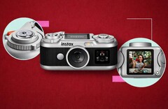 A Fujifilm Instax Pal 2 digitális fényképezőgép fizikai vezérlőgombokkal és retro kialakítással rendelkezik.