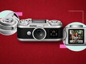 A Fujifilm Instax Pal 2 digitális fényképezőgép fizikai vezérlőgombokkal és retro kialakítással rendelkezik.