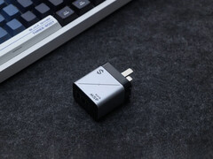 A Black Shark új, 45 W-os GaN töltője Kínában 12 dollár körüli összegbe kerül. A képen: a töltőtégla. (Kép forrása: Black Shark)