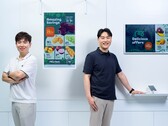 A Samsung Color E-Paper kifejlesztésének két központi alakja (Kép forrása: Samsung)