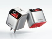 Az Ugreen X740 45W GaN töltő szögletes intelligens kijelzővel rendelkezik.