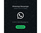 Egy zöld háttérrel és a WhatsApp logóval ellátott fröccsképernyő, amely megemlíti a legújabb béta-verzió számát. (Kép forrása: @WABetaInfo on X)
