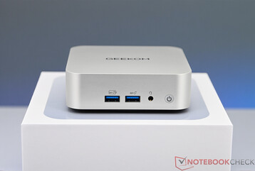 Geekom A8 - Előlapi portok