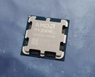 A Ryzen 7 9800X3D még 2024 novemberében jelent meg. (Kép forrása: Sebastian Bade for Notebookcheck, Unsplash, szerkesztve)