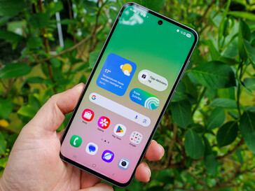 A Samsung Galaxy A56 kültéren