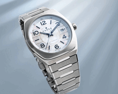 A Farer Integra Perlarum (gyöngyház) változat 56 órás járástartalékot kínál (Kép forrása: Farer)