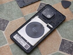 A Gigaset GS6 Pro akkumulátorának cseréjéhez csavarhúzóra van szükség.