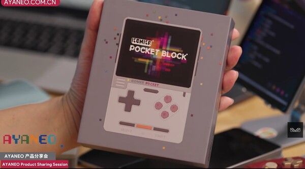 A Konkr Pocket Block kiskereskedelmi doboza.