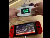 Egy modder a Nintendo Game Boy Advance Link Cable segítségével a GBA-t a Nintendo Switch vezérlőjeként használja