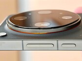Az Oppo Find X10 Ultra várhatóan 2027-ben még nagyobb kettős periszkóp-érzékelőkkel fog rendelkezni. A nagyobb 10-szeres teleobjektív mellett egy nagyobb 3-szeres teleobjektív beépítése is elképzelhető.