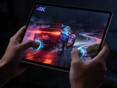 A 13 hüvelykes Legion Y900 játéktábla a Snapdragon 8 Elite Gen 5-tel lesz felszerelve. A képen: egy promóciós kép, amelyen a táblagépen egy versenyjáték fut. 