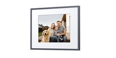 Az Ugreen Gallery képkeret 13,3 hüvelykes E Ink Spectra 6 kijelzőn jeleníti meg a fényképeket.