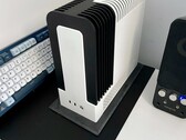 A Monochrome 2 egy ventilátor nélküli, AMD Ryzen AI Max+ 395-ös teljesítményű, AMD Ryzen AI Max+ SFF PC. (Kép forrása: TheJiral via smallformfactor.net)