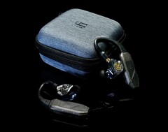Az iFi Go Pod Air 2-tűs vagy MMCX csatlakozón keresztül csatlakozik az IEM-ekhez. (Kép forrása: iFi Audio)