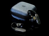 Az iFi Go Pod Air 2-tűs vagy MMCX csatlakozón keresztül csatlakozik az IEM-ekhez. (Kép forrása: iFi Audio)