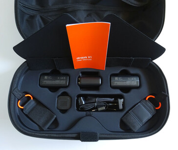 Tartozéktároló alatta. (Kép forrása: Notebookcheck)