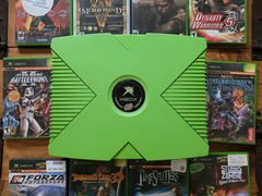 Egy zöld színű Xbox 10 retro Xbox-címmel a képen