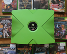 Egy zöld színű Xbox 10 retro Xbox-címmel a képen