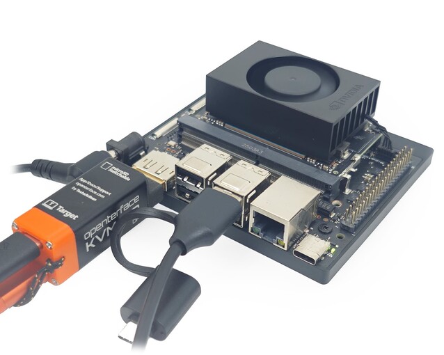 Az összes hardver a kijelző csatlakozójába illeszkedik, csökkentve a kábeltömeget. (Kép forrása: Openterface via Crowdsupply)