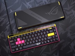 Az új Asus ROG Falchion Ace HFX ZywOo Edition felfrissített dizájnnal rendelkezik, sárga és rózsaszín akcentusokkal. (Kép forrása: Asus)