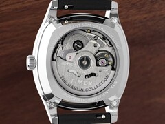 A Timex Marlin Chatham Automatic hátulnézete, amelyen az átlátszó hátlapon keresztül látható a Miyota automata szerkezet
