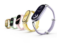 A Smart Band 11 négy változatban kapható. A képen: a viselhető eszköz különböző színváltozatokban és szíjakkal.