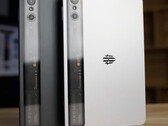 A RedMagic Gaming Tablet 3 Pro kétféle színben lesz elérhető a megjelenéskor. (Kép forrása: RedMagic)
