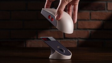 A 8BitDo Retro R8 egér - N Edition töltő dokkolóval érkezik. (Kép forrása: 8BitDo)