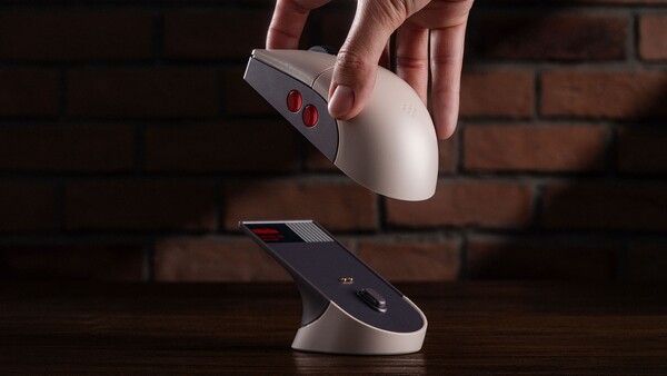 A 8BitDo Retro R8 Mouse - N Edition NES-ihlette dizájnnal rendelkezik. (Kép forrása: 8BitDo)