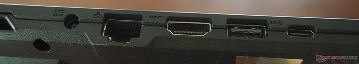 Bal oldal: Gen1, USB-A 3.2 Gen1, USB-C 3.2 Gen1 (beleértve a DP 1.4 és PD 3.0-t)