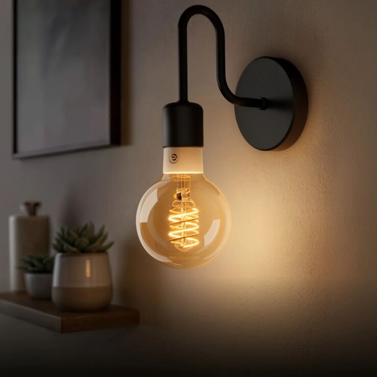 A Govee E26 Smart Edison izzó G25
