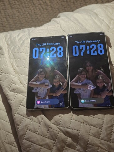 Galaxy S26 Ultra vs Galaxy S25 Ultra fényvisszaverő bevonat.