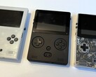 A bal oldali Game Bub első prototípusán még három gomb volt (Kép forrása: Eli Lipsitz)