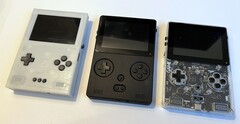 A bal oldali Game Bub első prototípusán még három gomb volt (Kép forrása: Eli Lipsitz)